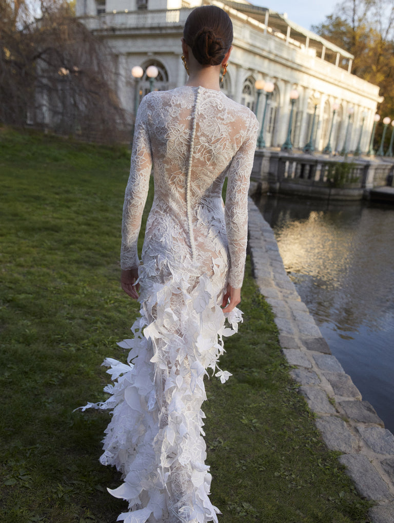 Oscar de la Renta is one of the top Luxury Bridal Gown Designers for Romantic Brides